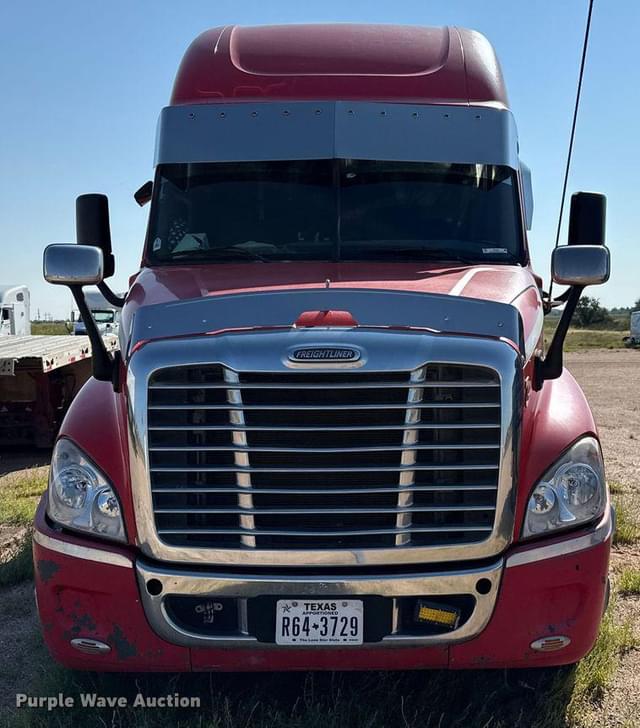 Image of Freightliner Cascadia equipment image 1
