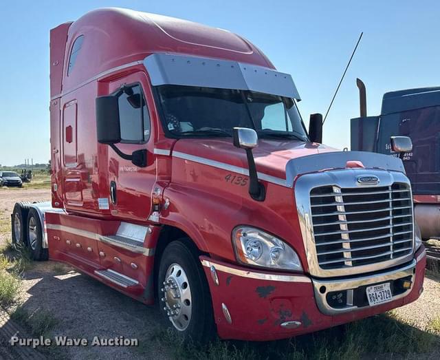 Image of Freightliner Cascadia equipment image 2