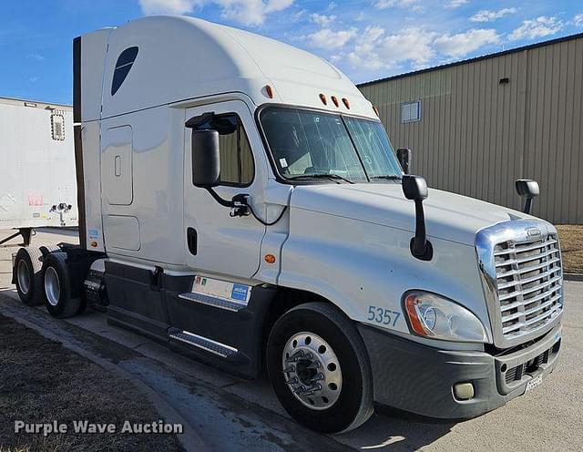 Image of Freightliner Cascadia equipment image 2