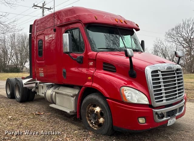Image of Freightliner Cascadia equipment image 2