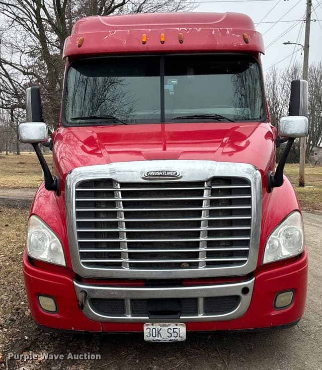 Image of Freightliner Cascadia equipment image 1