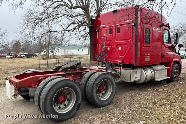 Image of Freightliner Cascadia equipment image 4