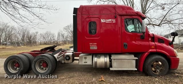 Image of Freightliner Cascadia equipment image 3