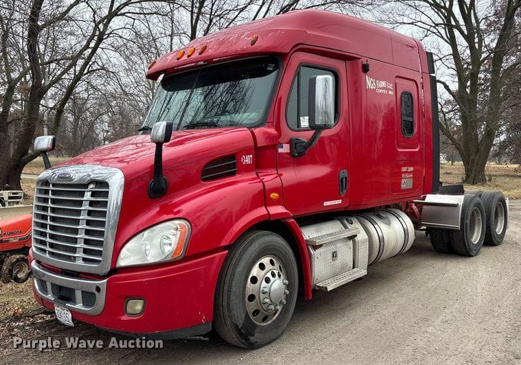 2015 Freightliner Cascadia Equipment Image0