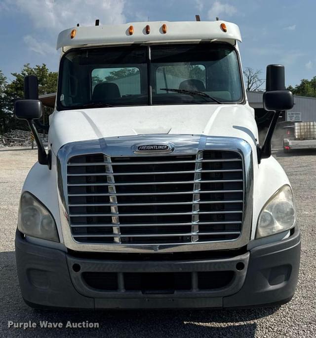 Image of Freightliner Cascadia equipment image 1