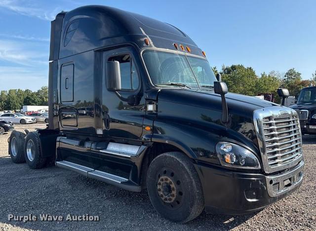 Image of Freightliner Cascadia equipment image 2