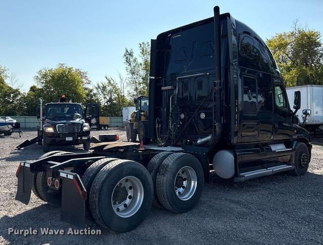Image of Freightliner Cascadia equipment image 4