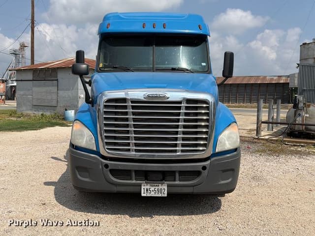 Image of Freightliner Cascadia equipment image 1