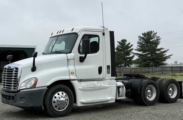 Image of Freightliner Cascadia equipment image 2