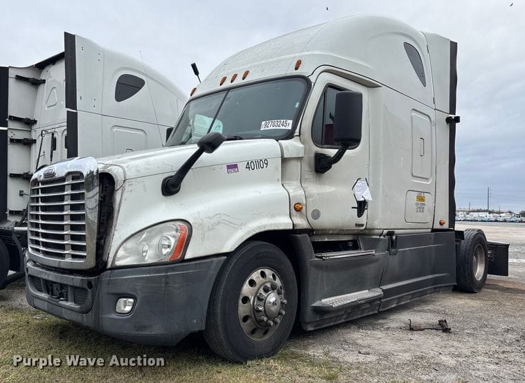 2015 Freightliner Cascadia Equipment Image0