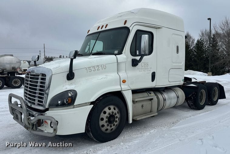 2015 Freightliner Cascadia Equipment Image0