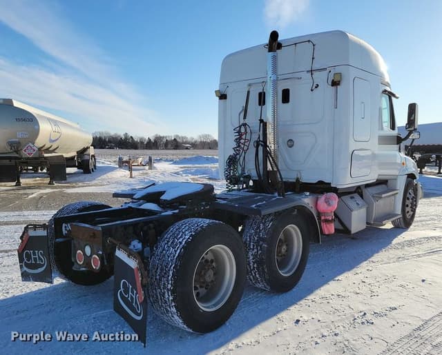 Image of Freightliner Cascadia equipment image 4