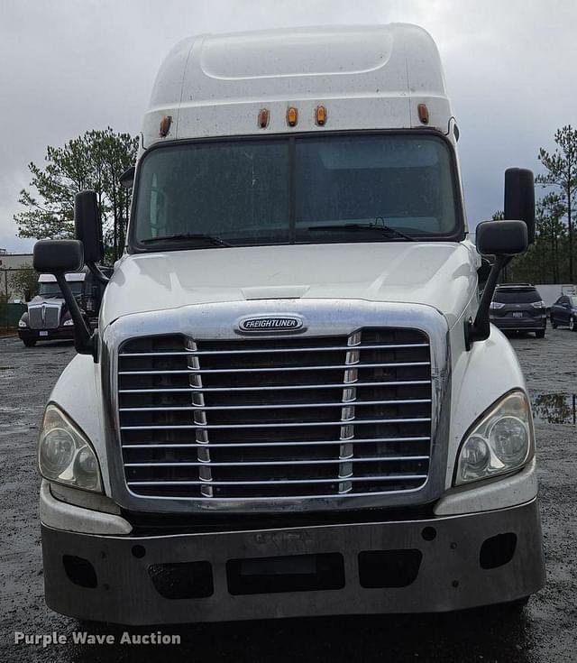 Image of Freightliner Cascadia equipment image 1