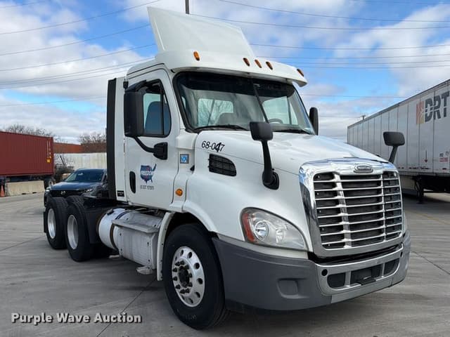 Image of Freightliner Cascadia equipment image 2