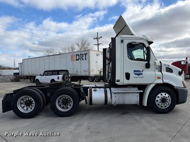 Image of Freightliner Cascadia equipment image 3