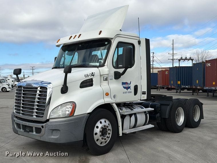 2015 Freightliner Cascadia Equipment Image0
