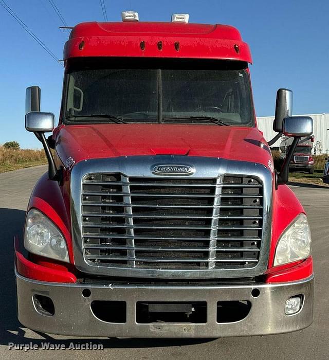 Image of Freightliner Cascadia equipment image 1