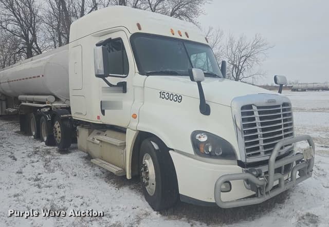 Image of Freightliner Cascadia equipment image 2