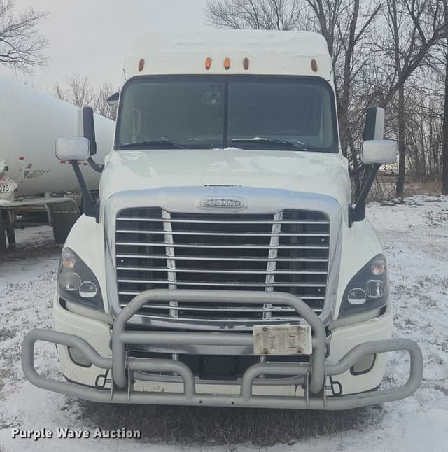 Image of Freightliner Cascadia equipment image 1