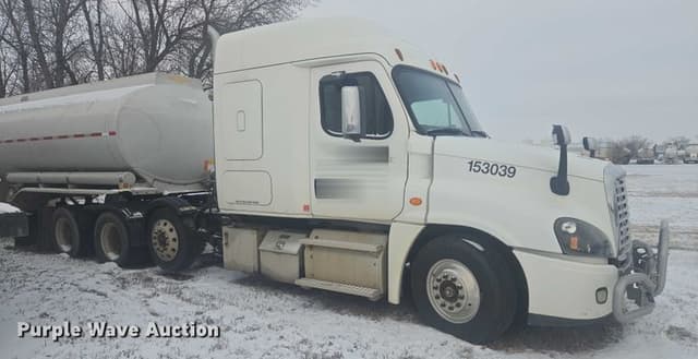 Image of Freightliner Cascadia equipment image 3