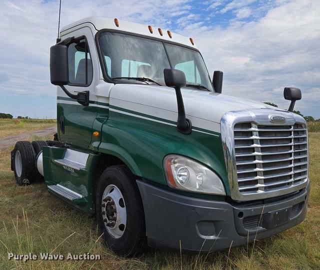 Image of Freightliner Cascadia equipment image 2