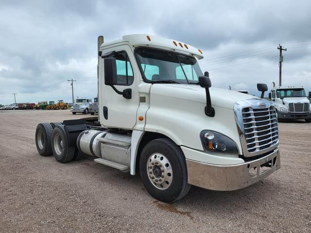 Image of Freightliner Cascadia equipment image 1