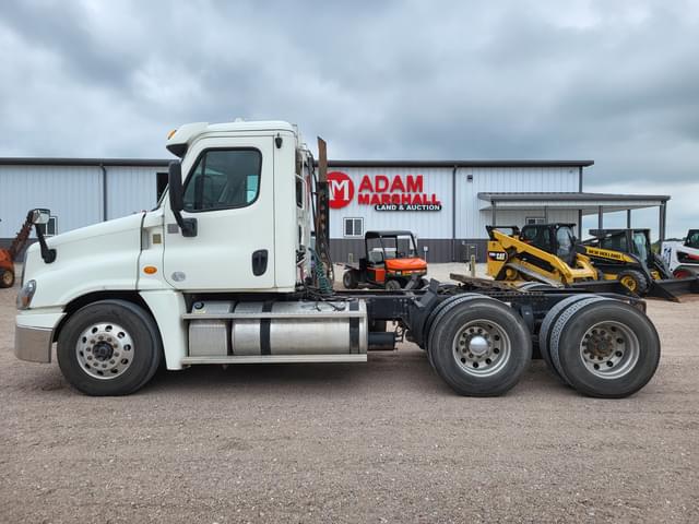 Image of Freightliner Cascadia equipment image 4