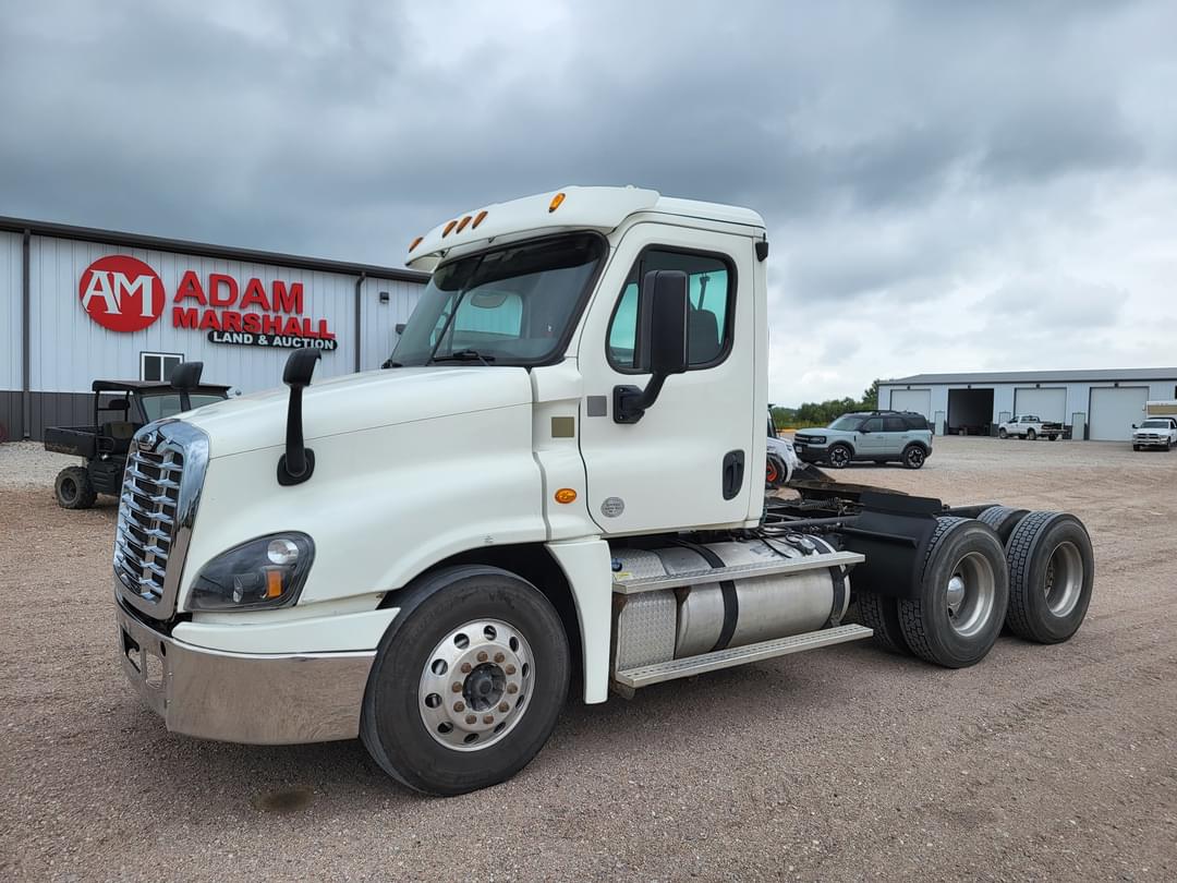 Image of Freightliner Cascadia Primary image