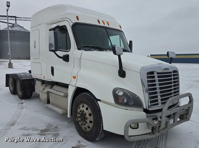 Image of Freightliner Cascadia equipment image 2