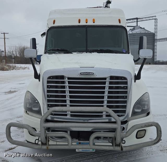 Image of Freightliner Cascadia equipment image 1