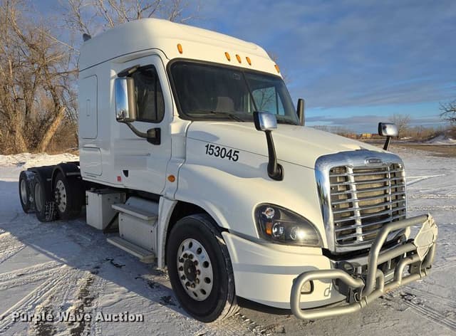 Image of Freightliner Cascadia equipment image 2