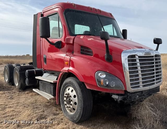 Image of Freightliner Cascadia equipment image 2