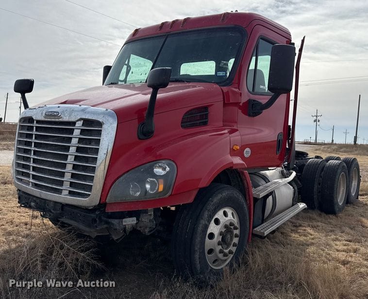 2015 Freightliner Cascadia Equipment Image0