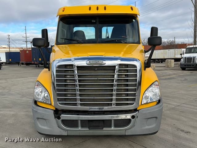 Image of Freightliner Cascadia equipment image 1