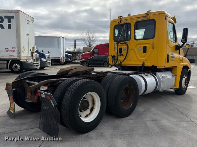 Image of Freightliner Cascadia equipment image 4