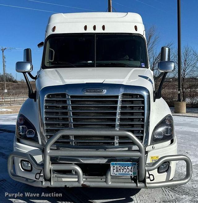 Image of Freightliner Cascadia equipment image 1