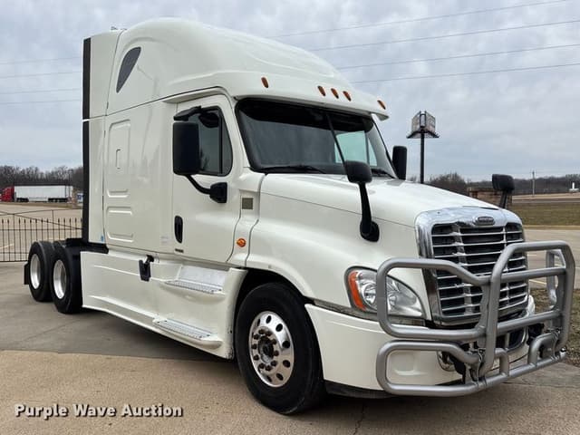 Image of Freightliner Cascadia equipment image 2