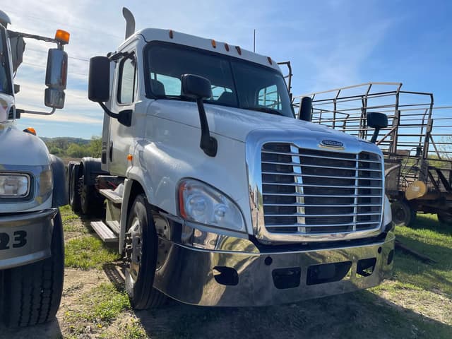 Image of Freightliner Cascadia equipment image 2