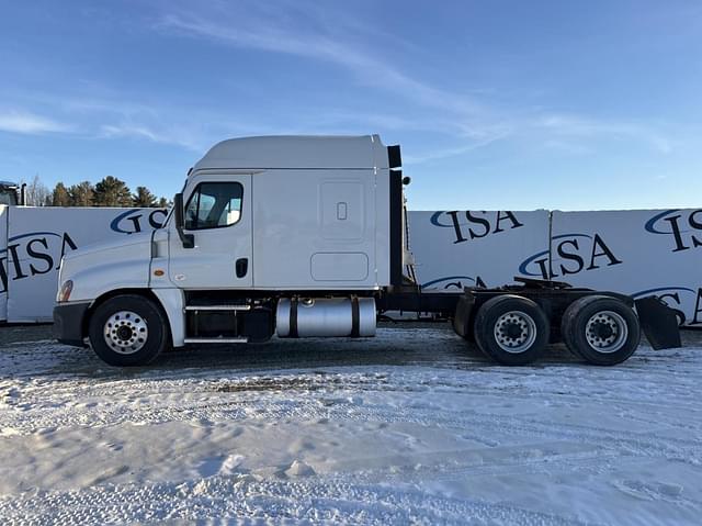 Image of Freightliner Cascadia equipment image 1