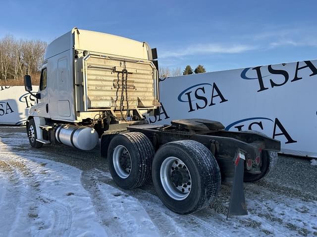 Image of Freightliner Cascadia equipment image 2