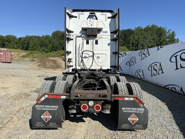 Image of Freightliner Cascadia equipment image 3