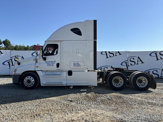 Image of Freightliner Cascadia equipment image 1