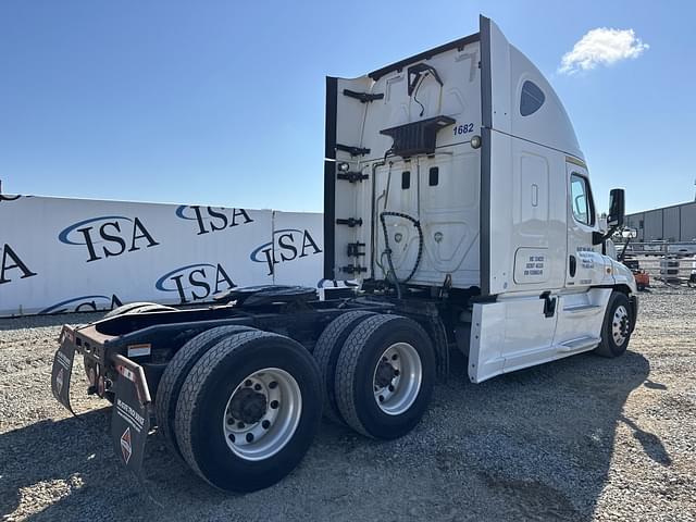 Image of Freightliner Cascadia equipment image 4