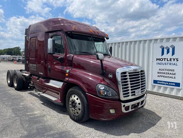2015 Freightliner Cascadia Equipment Image0