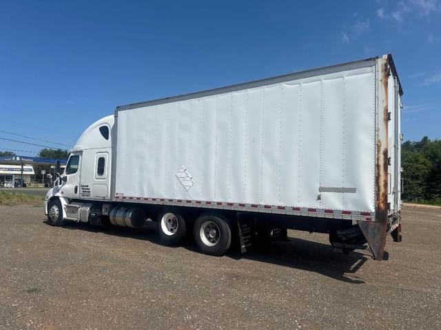 Image of Freightliner Cascadia equipment image 4