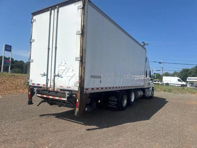 Image of Freightliner Cascadia equipment image 3