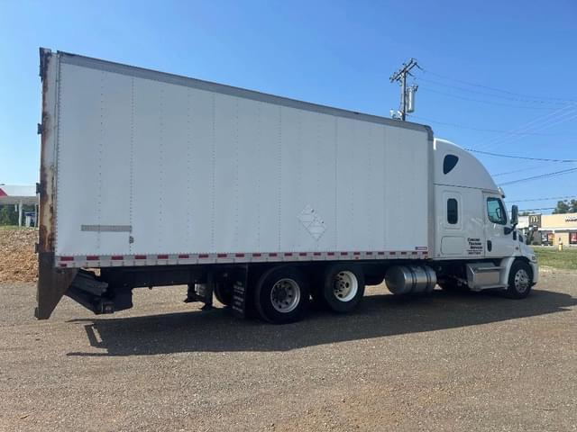 Image of Freightliner Cascadia equipment image 2