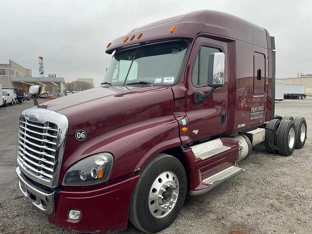 Image of Freightliner Cascadia equipment image 3