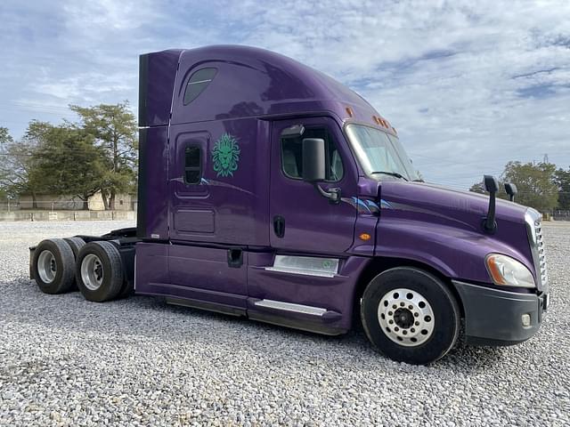 Image of Freightliner Cascadia equipment image 3