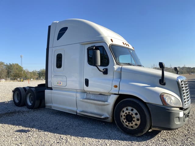 Image of Freightliner Cascadia equipment image 3